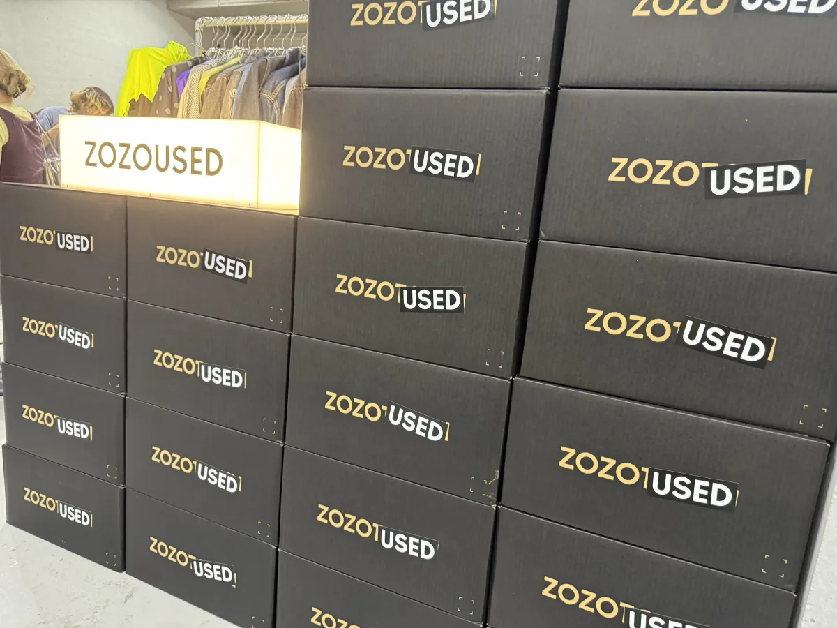 古着フェス会場のZOZOUSEDの箱ディスプレイ